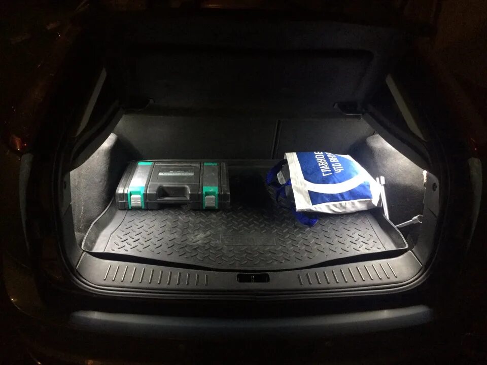 Подсветка багажника Ford Focus 2. Освещение в багажник Форд фокус 2. Подсветка багажника фокус 2 хэтчбек. Подсветка багажника Форд фокус 3 хэтчбек.