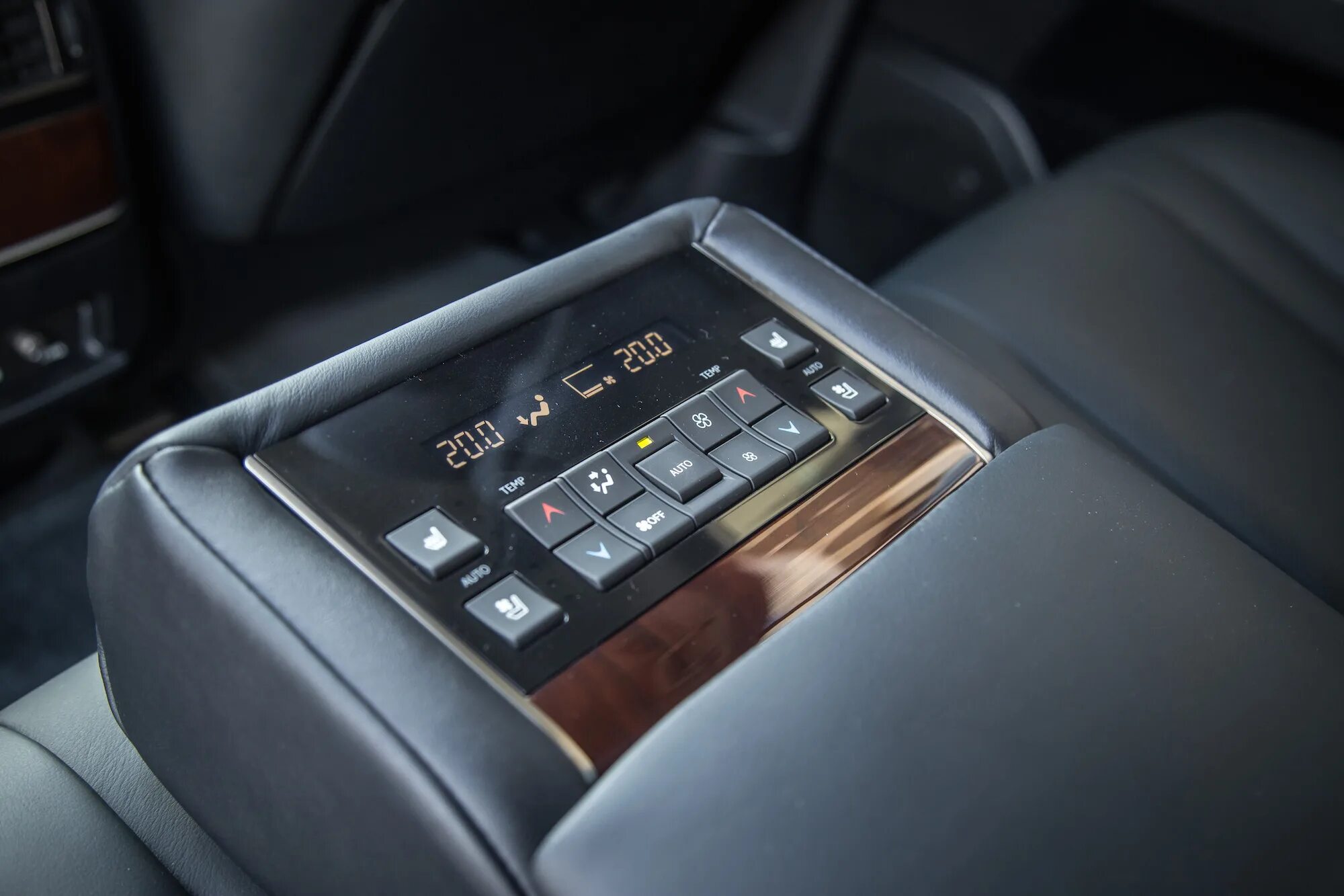 Панель управления лексус. Панель лексус is 250. Lexus es300h салон. Лексус es 300 h левый руль. Lexus is 200d.