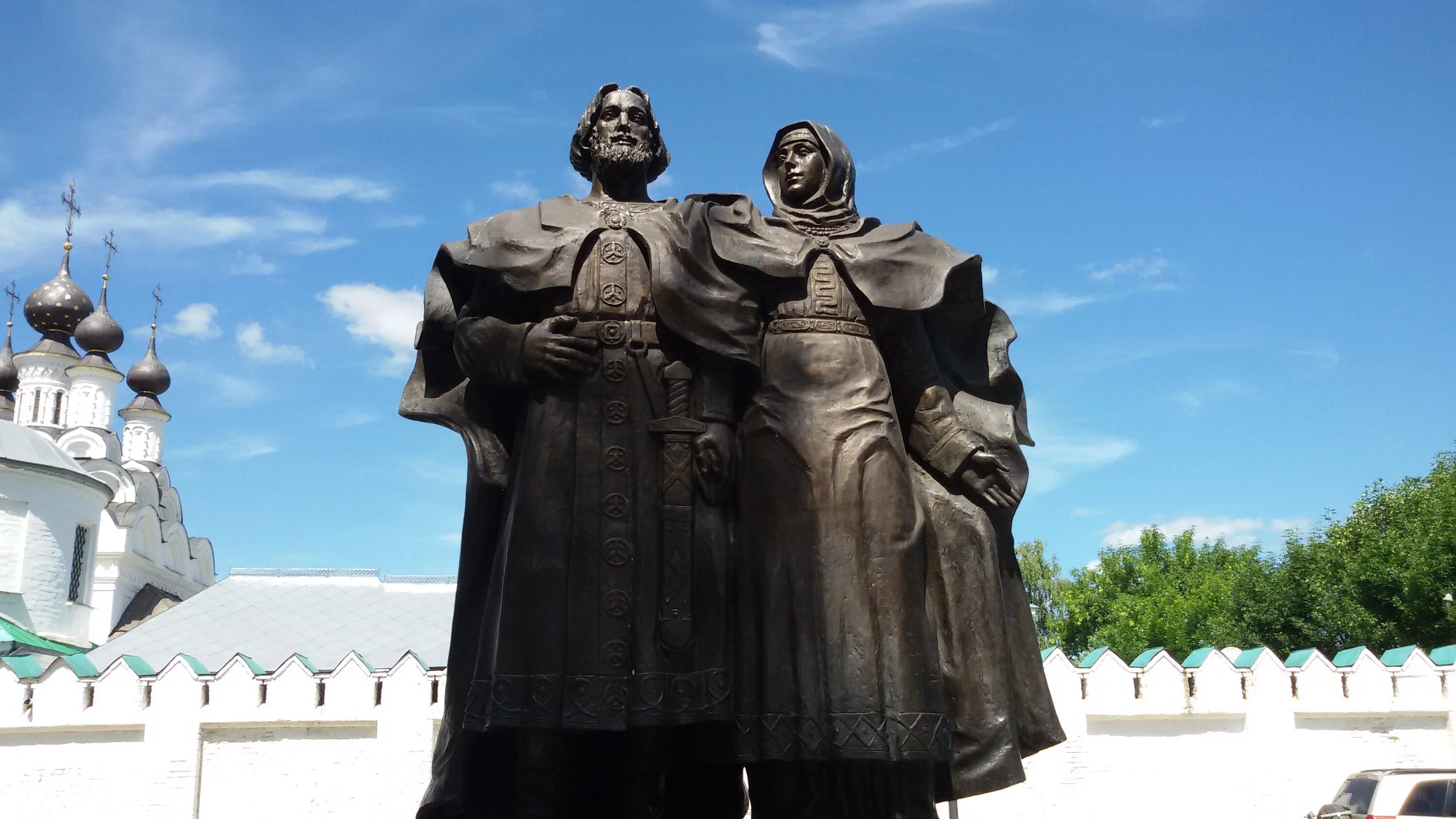 Муромский монастырь петра. Муром монастырь Петра и Февронии. В Муроме памятник Петру и Февронии в Муроме. Свято-Троицкий монастырь в Муроме Петра и Февронии. Муром, монастырь, памятник Петра и Февронии.