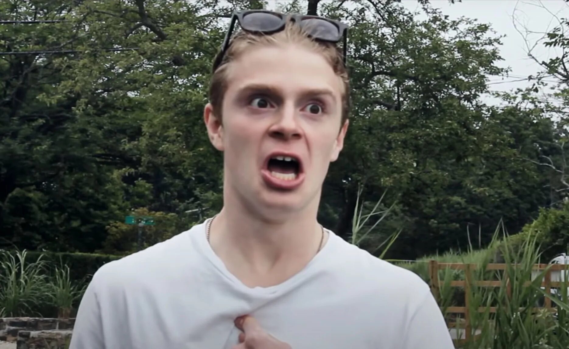 Ты любишь шоколад. Тебя как звать тони. Тони ты знаешь. Тони старк. Тони старк скринкапсы.