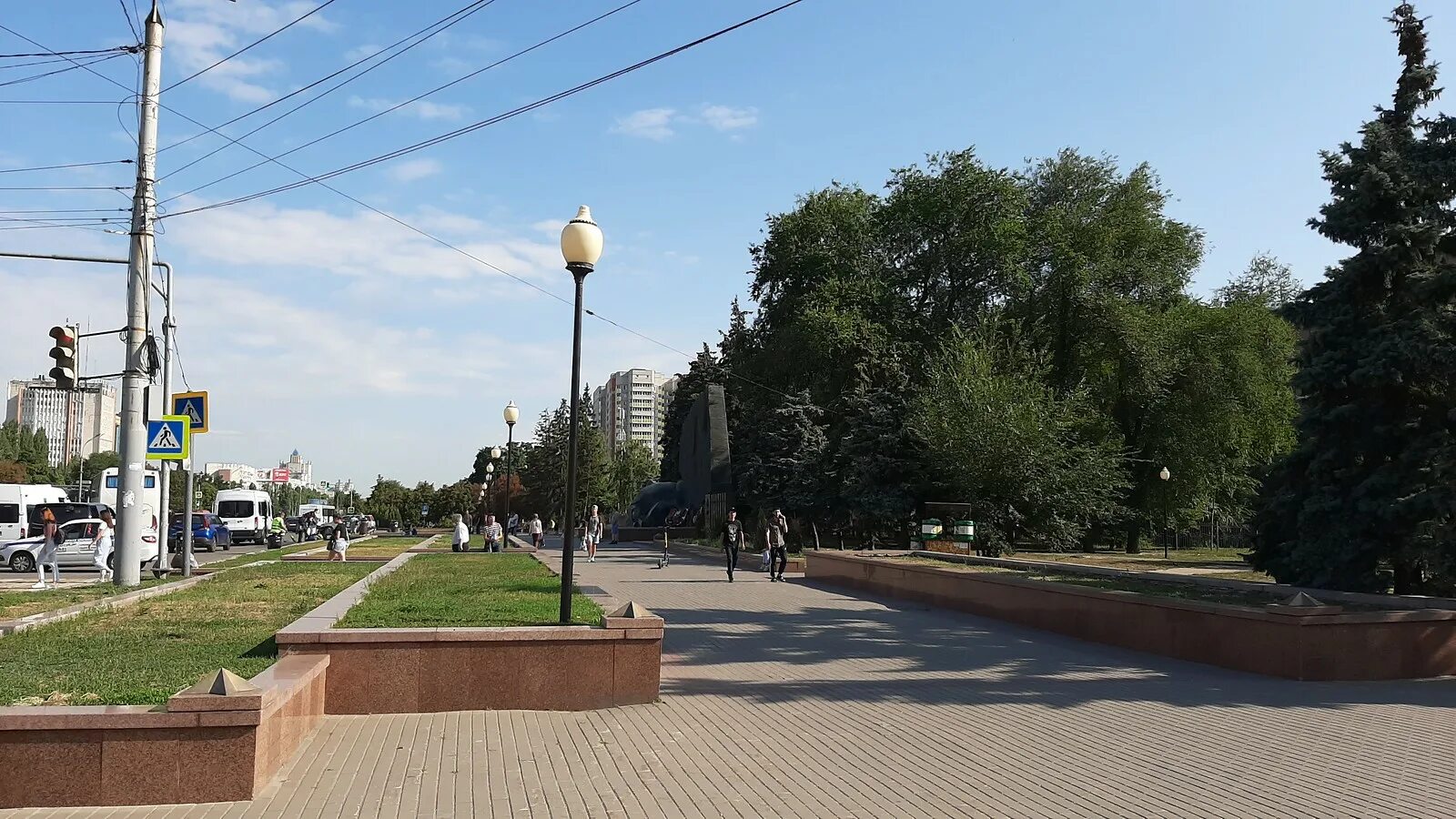 Город Воронеж. Ратный сквер и котенок с улицы Лизюкова - Города и веси России - 