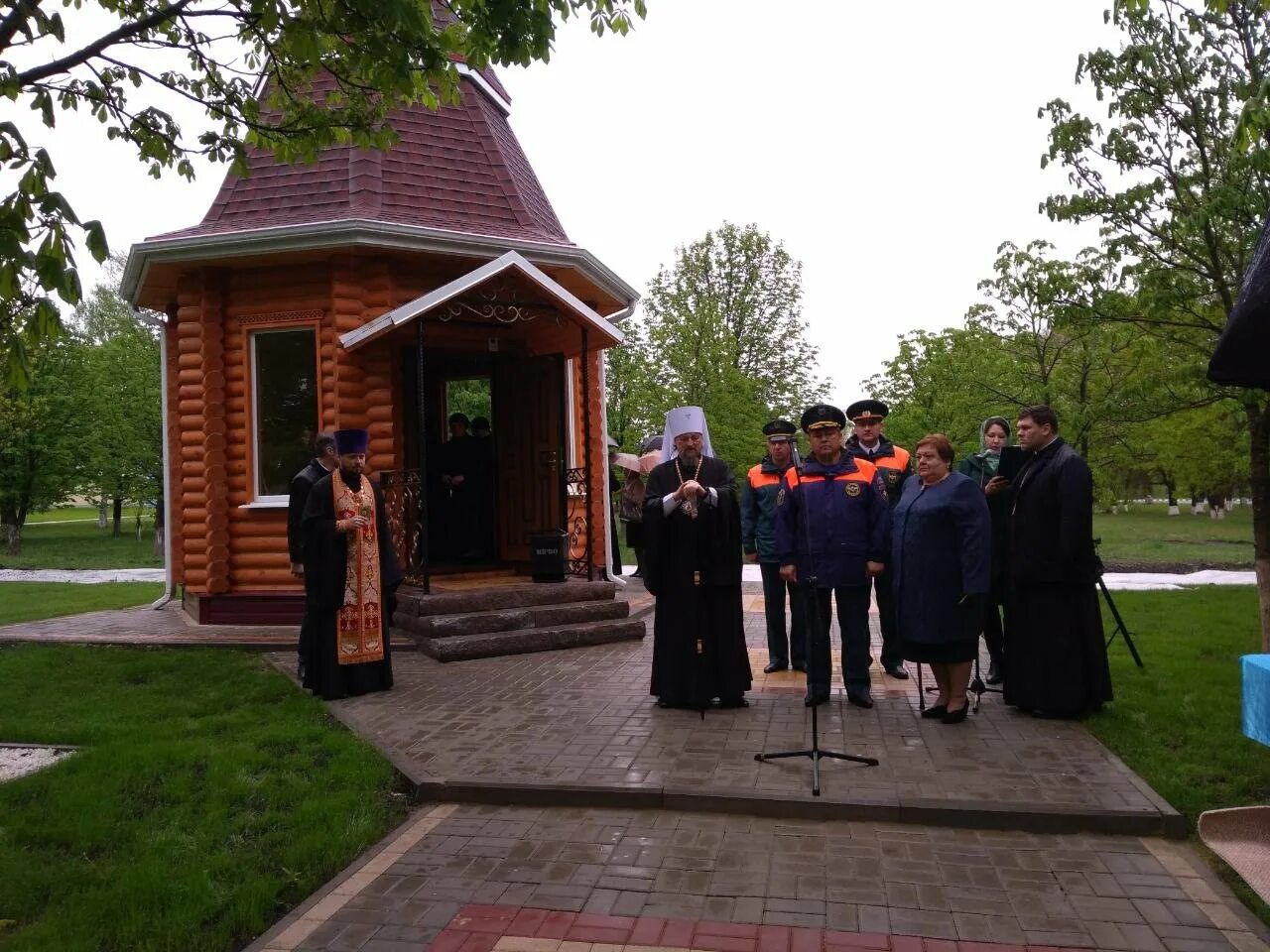 Освящение часовни на ярославле-главном. Иеромонах феофил (волик) освятил часовню. Часовня страстотерпца царя николая. Освящение часовни мчс белгородская. Часовню освятили.