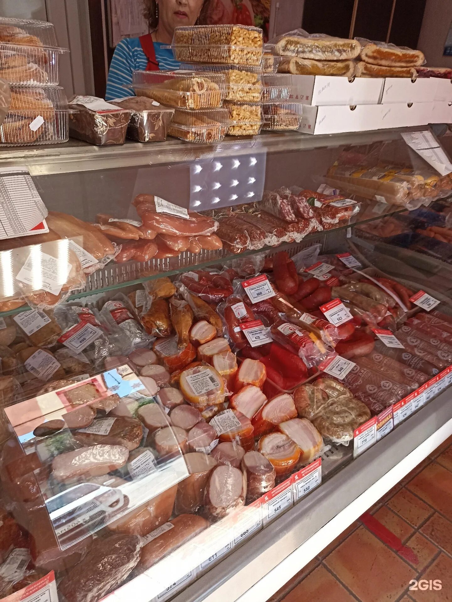 Астраханские деликатесы москва. Деликатесы астрахани. Селенские исады осетр. Астраханские деликатесы. Бассейн на мясокомбинате астрахань.