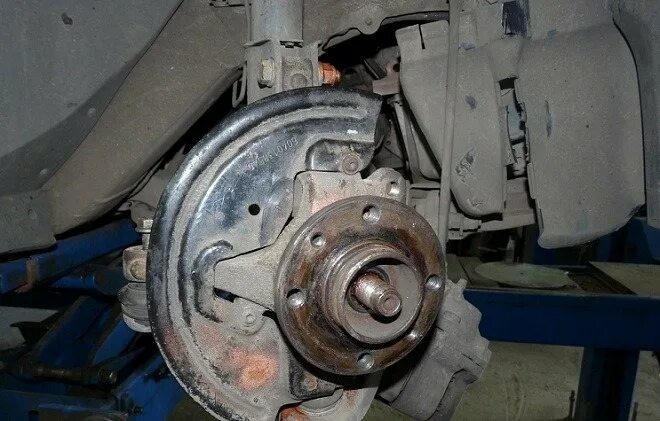 Задний барабан ларгус. Замена ступицы переднего колеса ларгус. Замена ступицы переднего колеса ларгус. Ступица ларгус передняя. Замена ступицы переднего колеса ларгус.