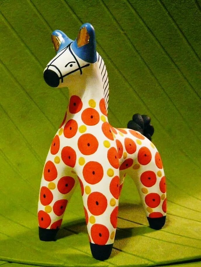 Дымково барыня-водоноска. Дымк. Дымская глиняная игрушка. Дымковская кружка индюка. Дымковская игрушка "корова №4".