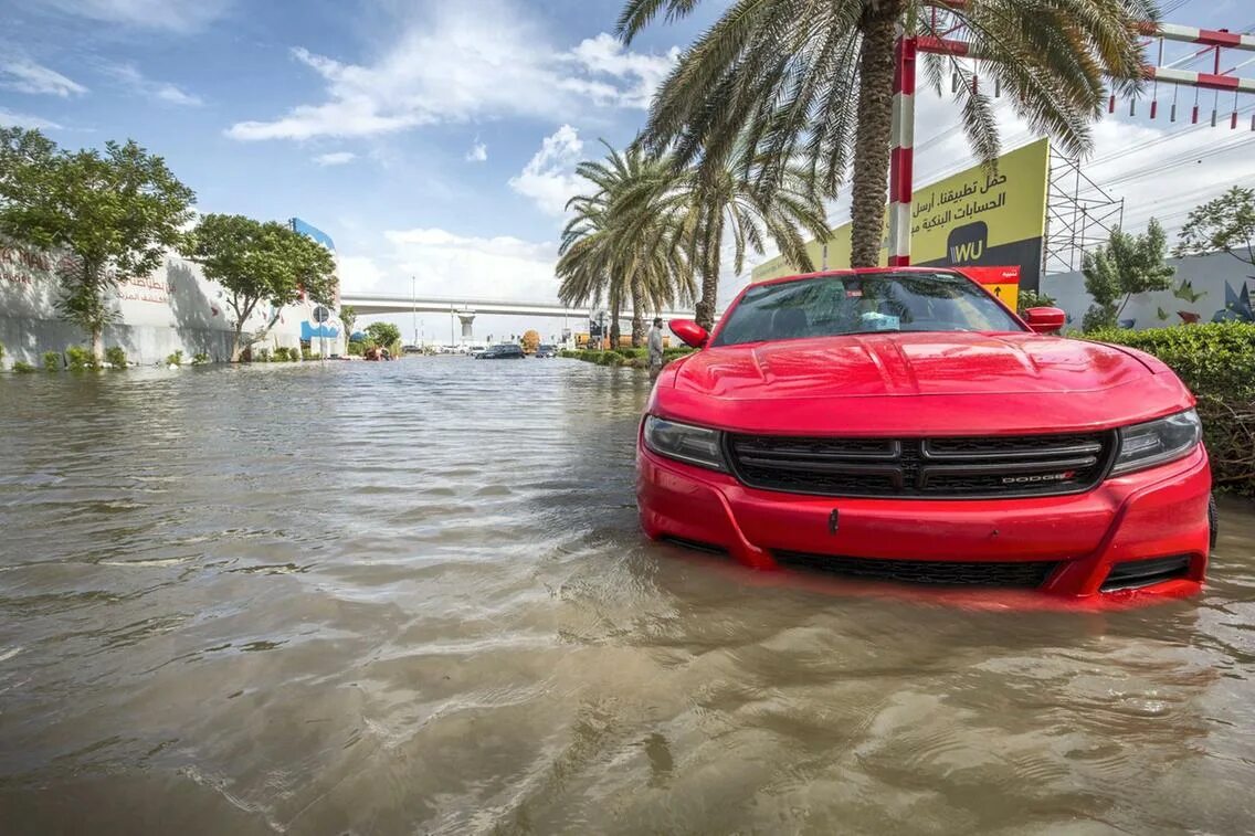 Арабские эмираты потоп. Дубай наводнение 2020. Потоп в Дубае. Дубай затоплен. Наводнение в арабских Эмиратах 2021.