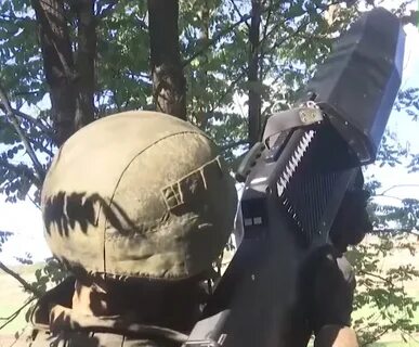 Боец сбивает дрон