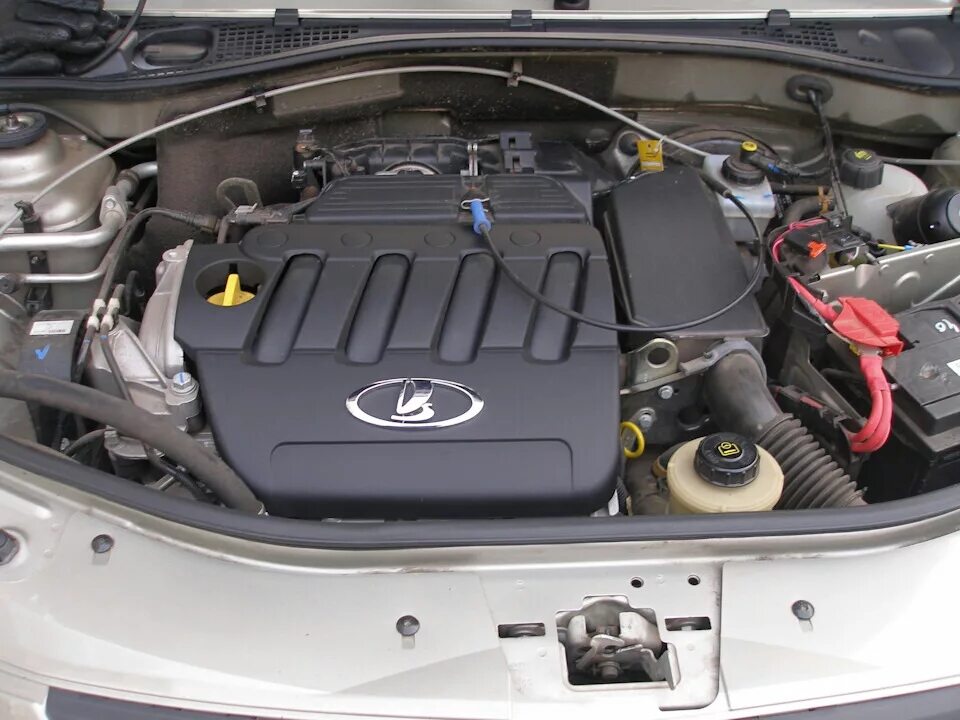 Подкапотка ларгус 16v. Подкапотное пространство ларгус 11189. Ларгус кросс к4м. Мотор ларгус 16 клапанов. Ларгус кросс к4м.