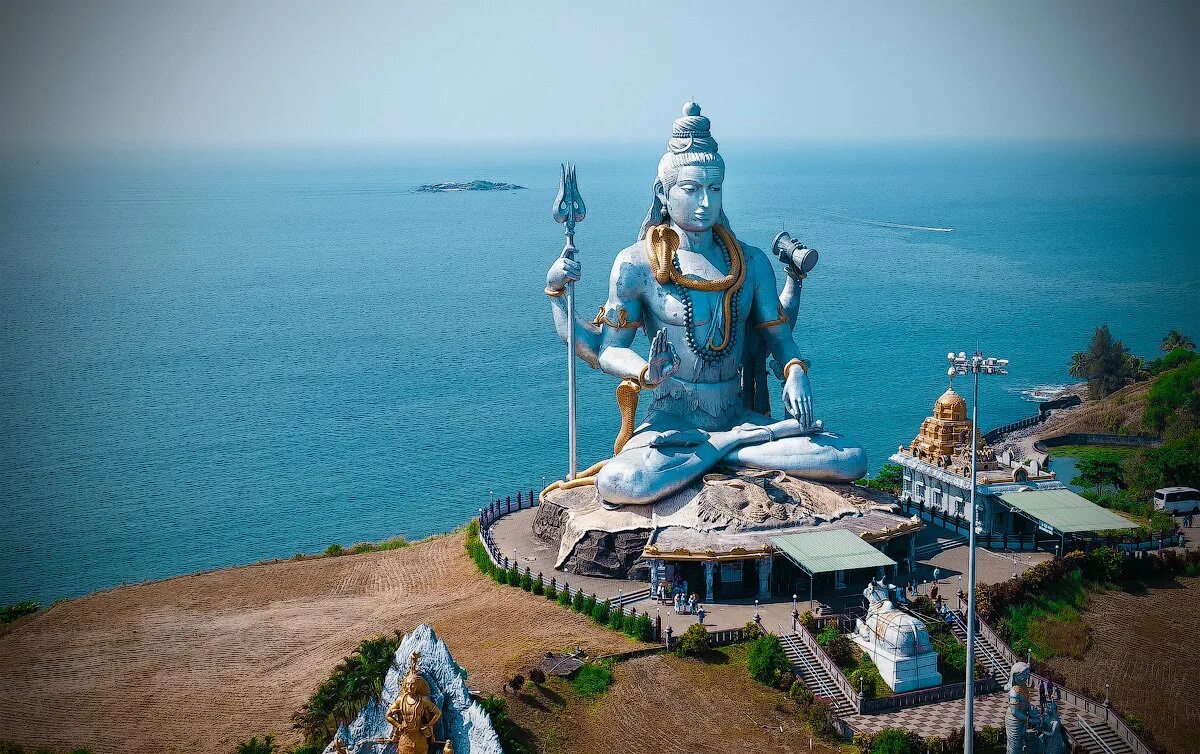 Шива бог статуя. Индуизм шива статуя. Памятник шивы ришикеш. Бог шива статуя ришикеш. Карнатака штат будда.