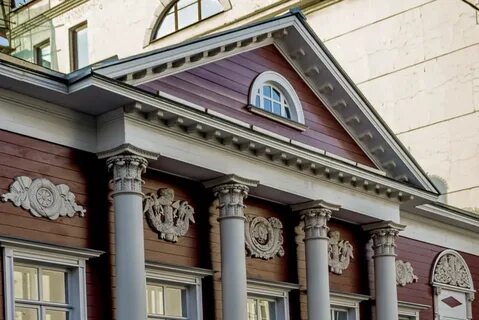 Фронтон фасада