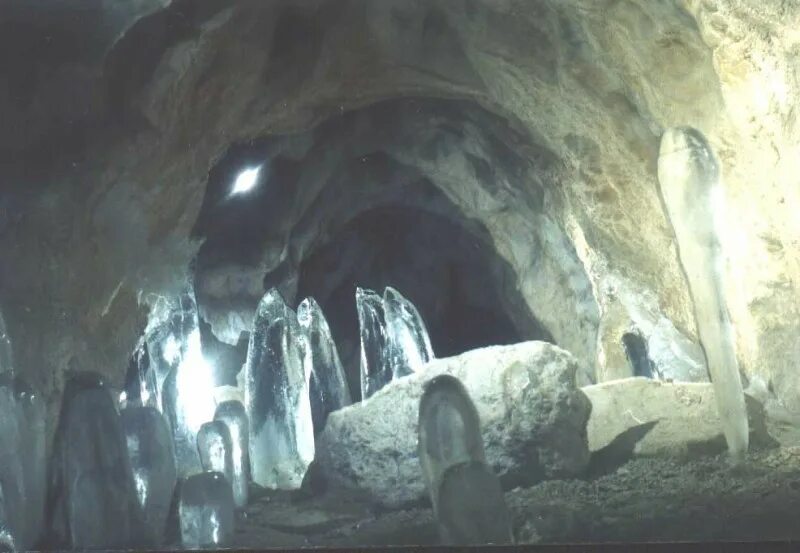 Пещера дворец. Пещера дворец. Пещера дворец. Пещеры белый дворец партизанск. Пещера дракона чэнду.