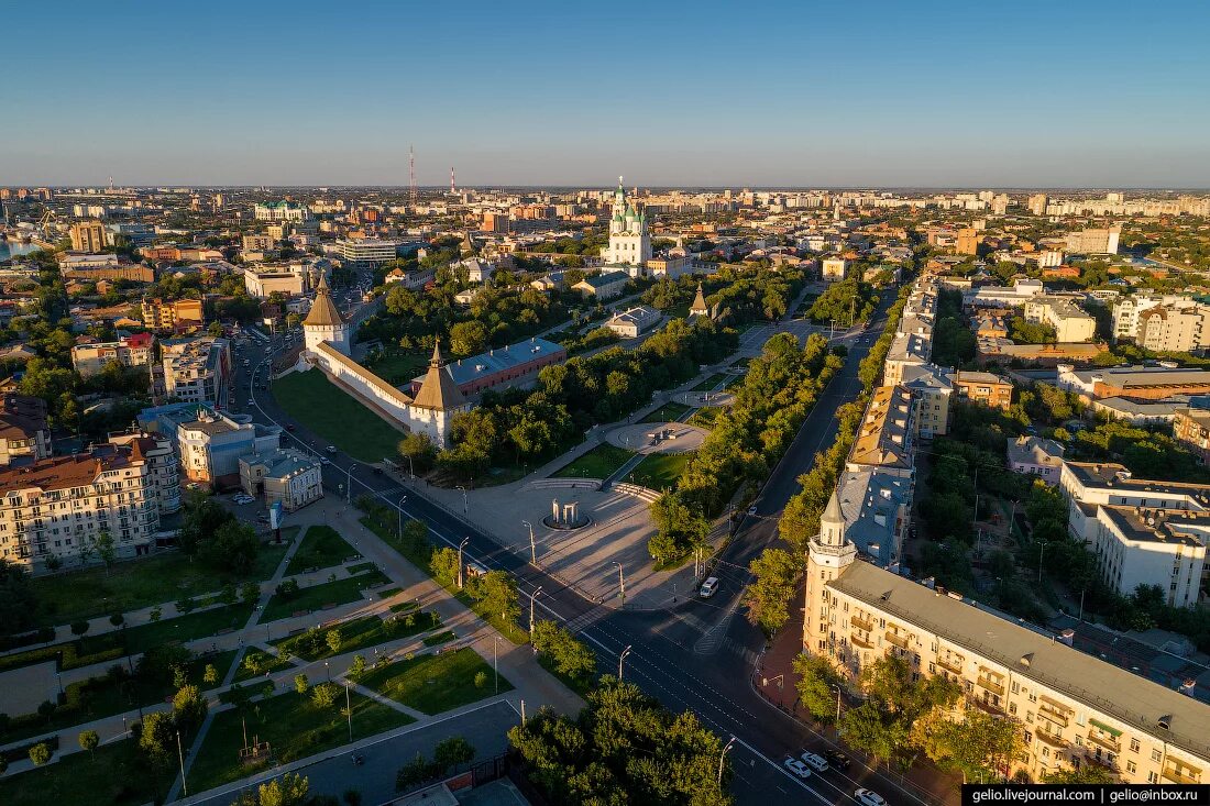 Какие в астрахани места. Центр Астрахани. Астрахань центр города с высоты. Площадь Ленина Астрахань с высоты. Площадь Ленина Астрахань вид сверху.