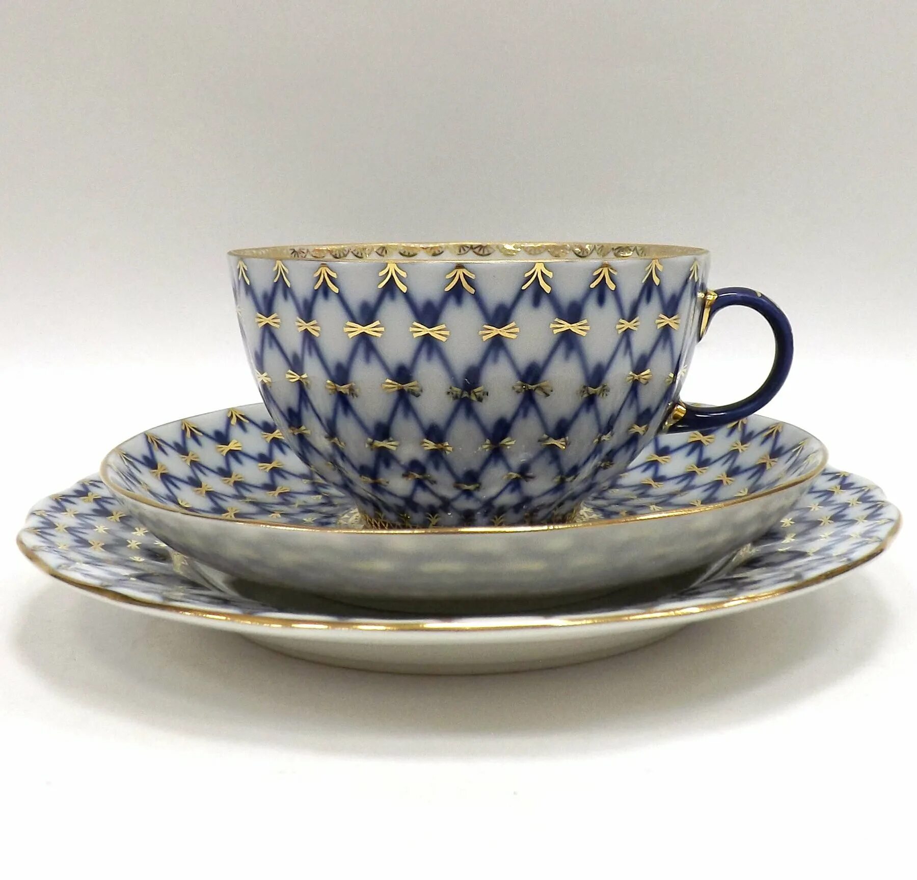 Ломоносовский фарфор спб. Ломоносовский фарфор спб. Императорский фарфор ифз. Чайная пара кобальтовая сетка императорский фарфоровый завод. Набор кофейный ифз щелкунчик.