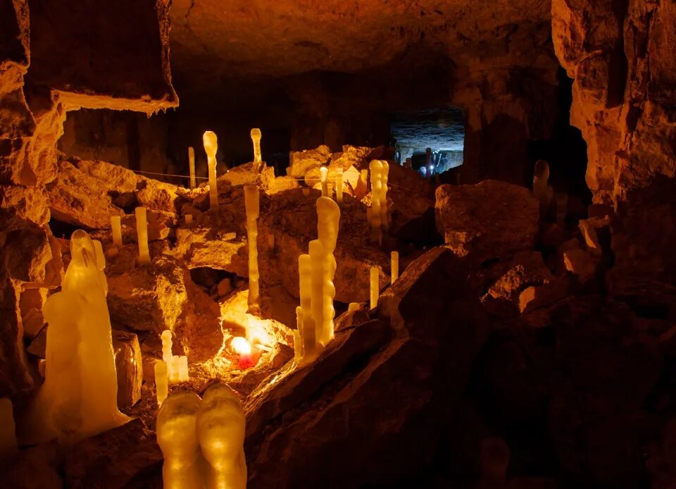 Старицкие каменоломни. Ледяная пещера в старице. Старицкие каменоломни. Старицкие каменоломни. Старицкие пещеры тверская область.