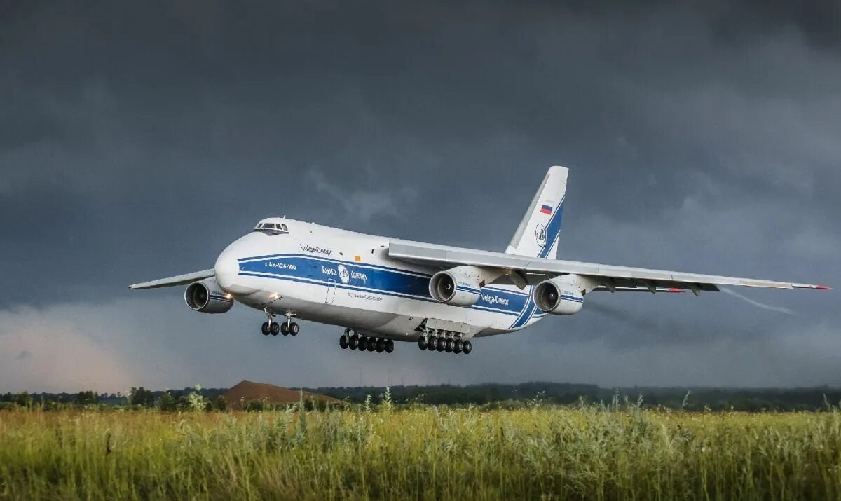 Первый грузовой самолет. АН 124 100 Волга Днепр.