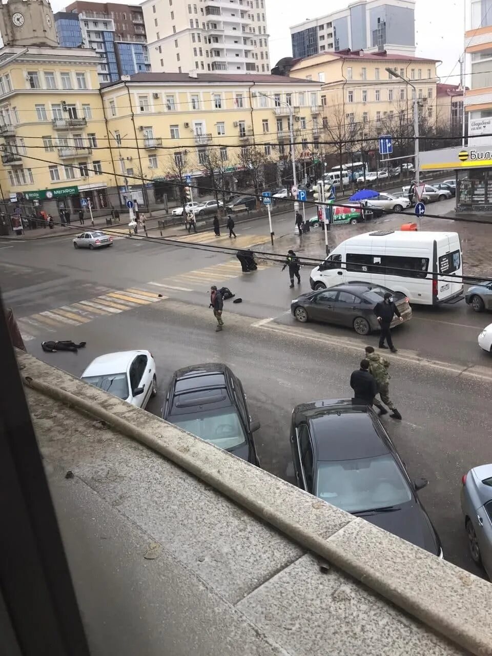 Нападение боевиков. Стрельба в центре Грозного. Нападение на сотрудника полиции в Грозном.