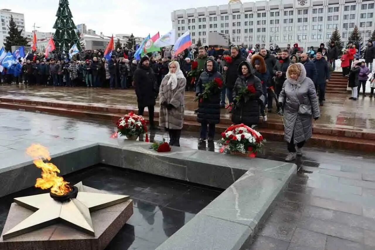 Новости насколько. Память погибшим в Макеевке. Вечный огонь Самара. Площадь славы.