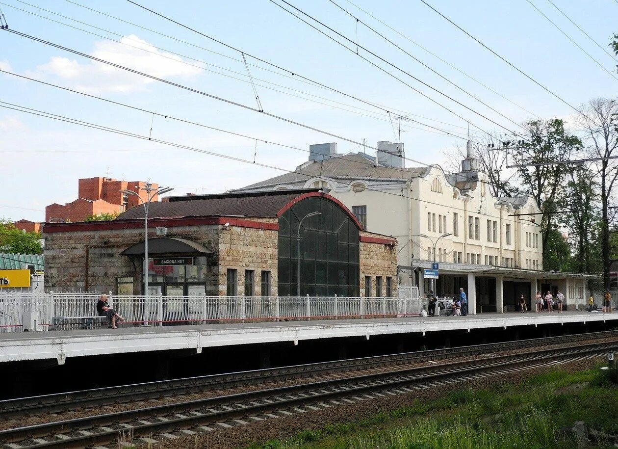 Вестибюль станции озерная. Ст м2. Завод на станции стахановская. Эд4м 0411. Петербургский метрополитен станция спортивная.