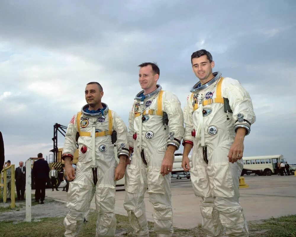 Космонавт no 8. Роджер Чаффи астронавт. Гриссом Чаффи Уайт. Астронавт Уайт, Гриссом и Чаффи. Apollo 1 экипаж.
