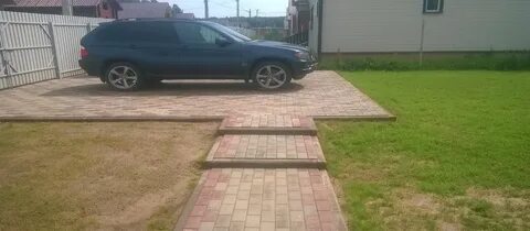 Парковка автомобиля на дачном участке