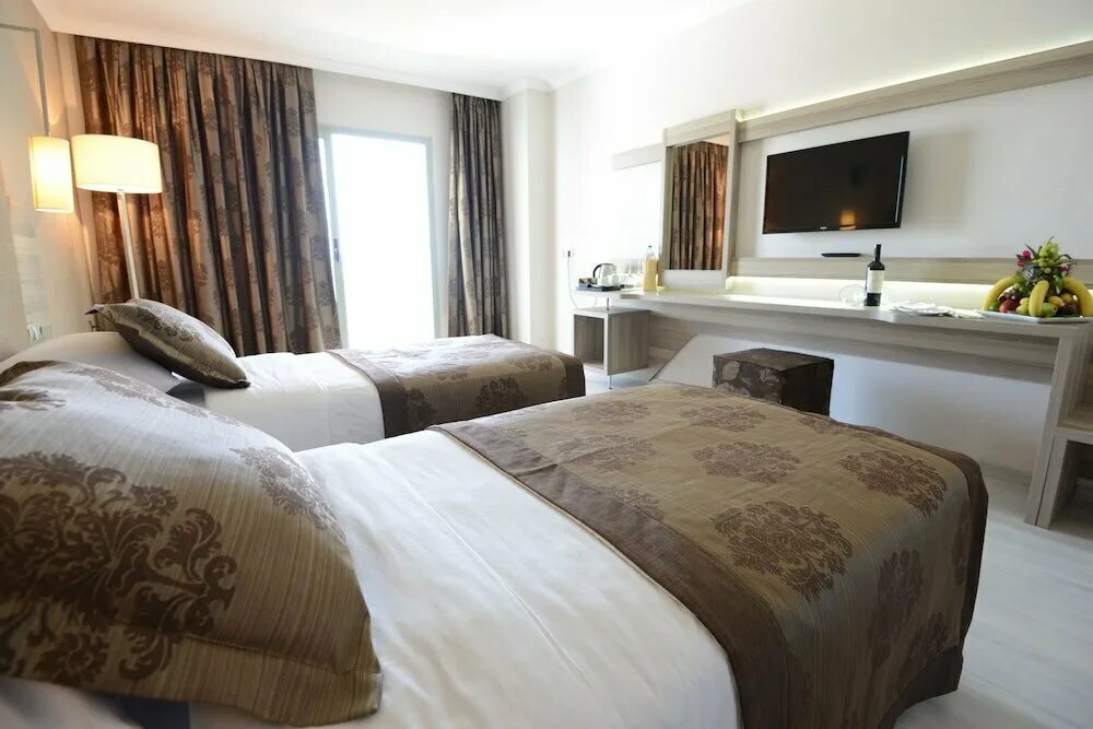 Гостевой дом диамант витязево. Гостиница на море, алмаз. Диамант номера. Отель диамант бронницы. Diamond royal hotel 4* (сиркеджи).