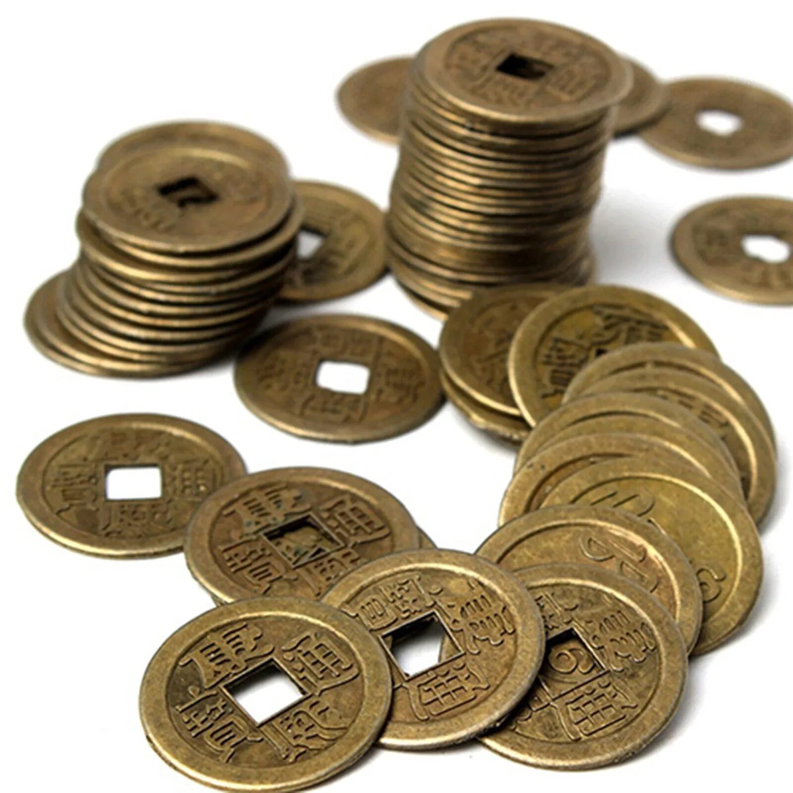 Китайские монеты. Китайская монета с дырочкой. Китайские монеты с дыркой. Китайские монетки с дырочкой.