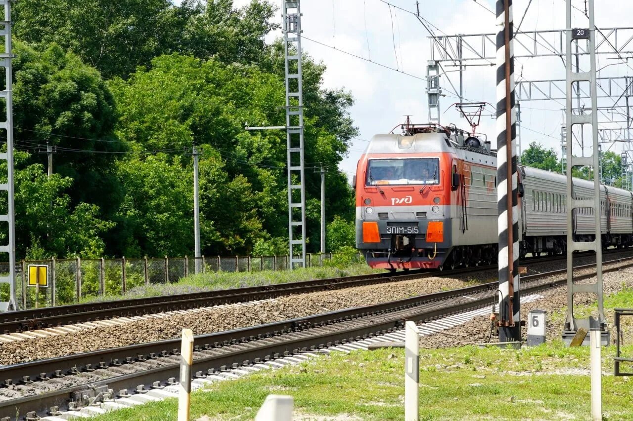 000. Конструкция железнодорожного переезда. Проект 2741. Пешеходный настил через железнодорожные пути. Переезд через железную дорогу.