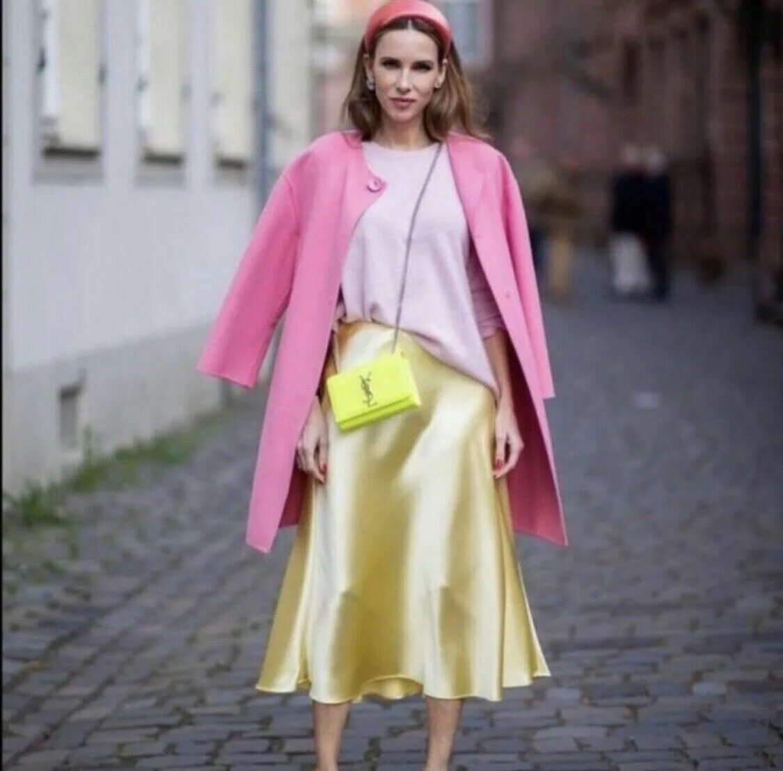 Яркий образ. Яркие аксессуары в одежде. Сочетание розового и желтого. Сочетание розового и желтого в одежде. Колор блокинг 2022.