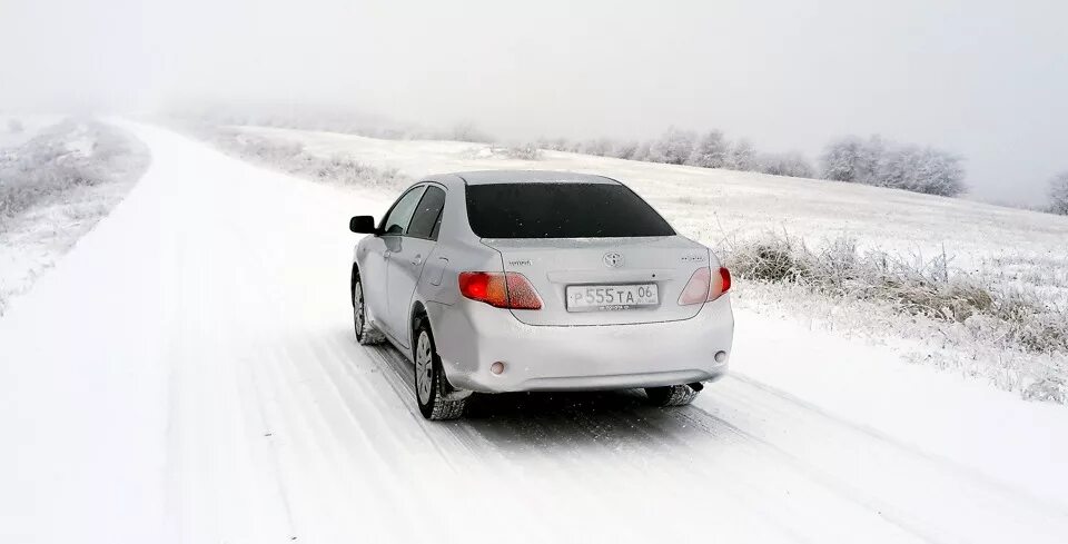 Тойота королла зима. Toyota corolla 2008 зима. Тойота королла зима. Тойота королла 2008 белая зимой. Тойота королла е140.