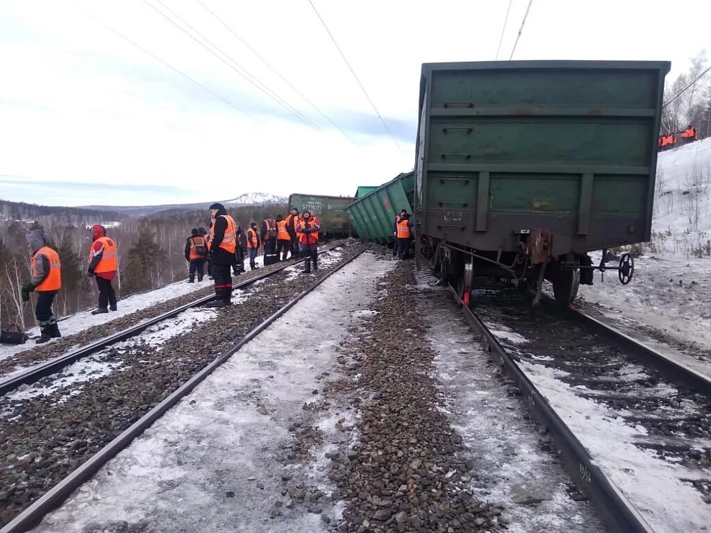 Сход вагонов Сыростан хребет. Сход вагонов ДВЖД. Челябинск сход вагона с рельс. Талдан сход вагонов.