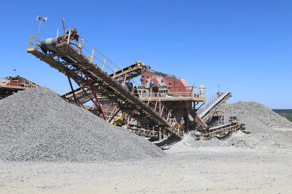 Пгс, песок, щебень 5/20. Щебень фр. Щебеночный завод ростовская область. Песчано-гравийная смесь камаз. Карьер щебень.