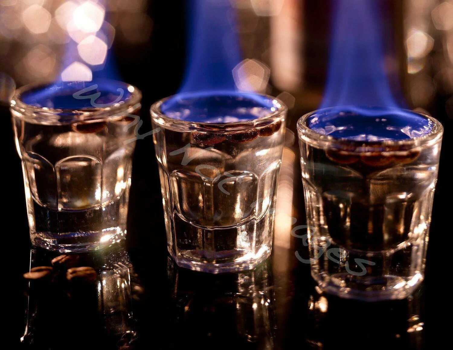 Самбука способ. Самбука алкогольные напитки. самбука коктейль. напиток sambuca. самбука шот.