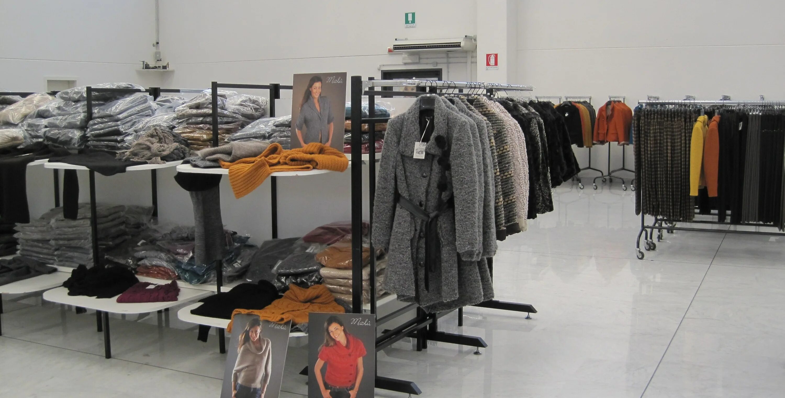 итальянская одежда для женщин. итальянская брендовая одежда. итальянские бренды недорогой одежды. итальянский бренд ринашименто. итальянские бренды одежды для женщин.