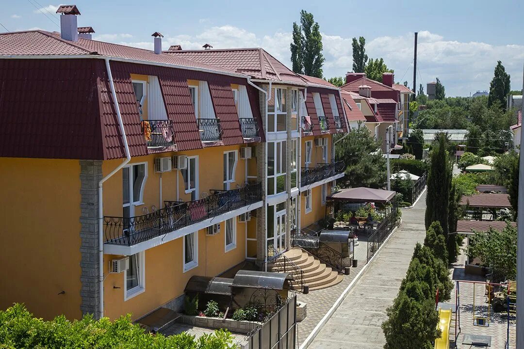 Хатынка николаевка. Николаевка крым набережная. Пгт николаевка крым. Николаевка крым 2023. Пансионат солнечный николаевка.