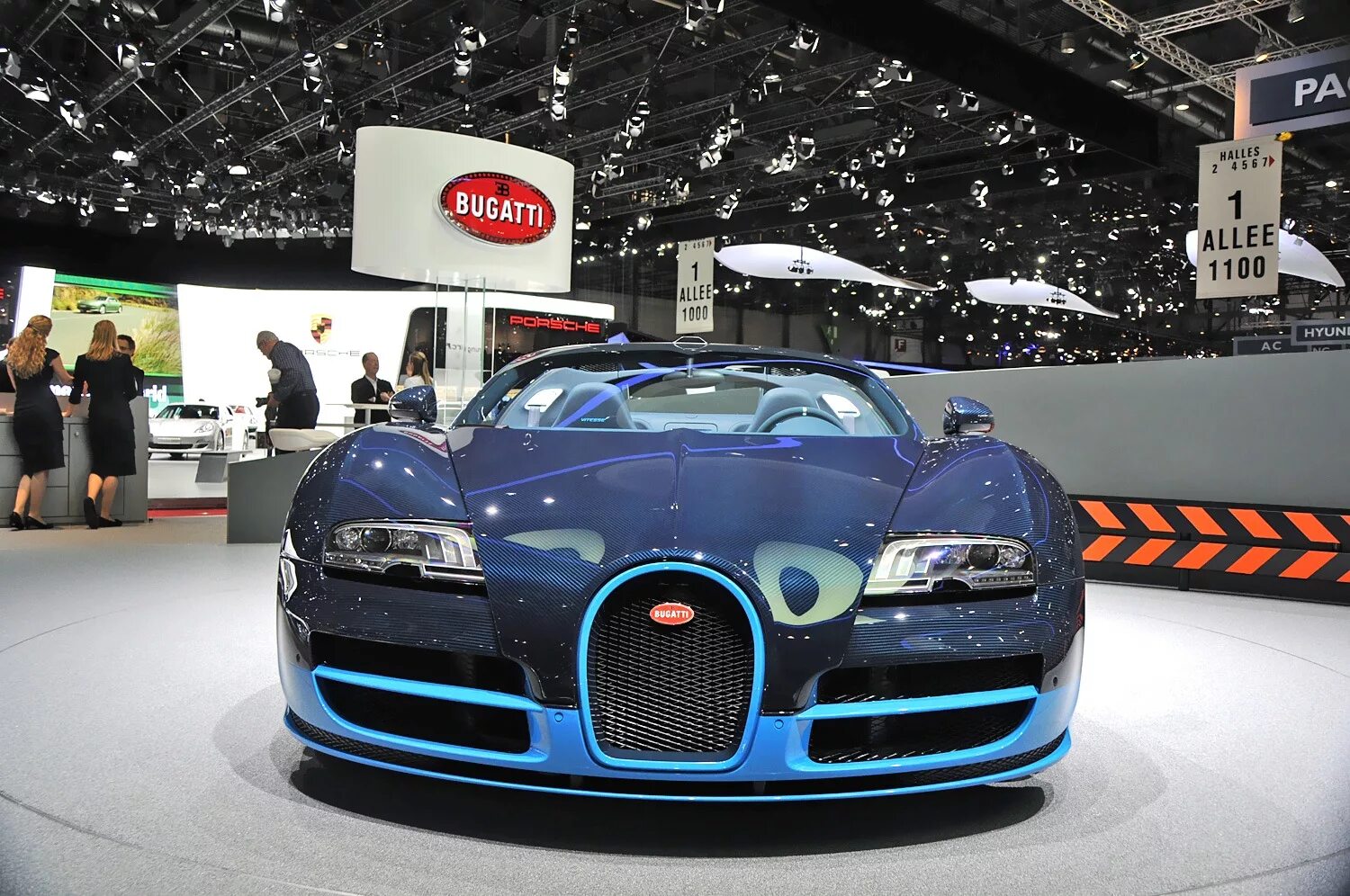 Бугатти Драгстер. Бугатти Вейрон Гранд спорт Витесс. 2012 Bugatti Veyron Grand Sport Vitesse bleu. Бугатти Нива. Bugatti centurion