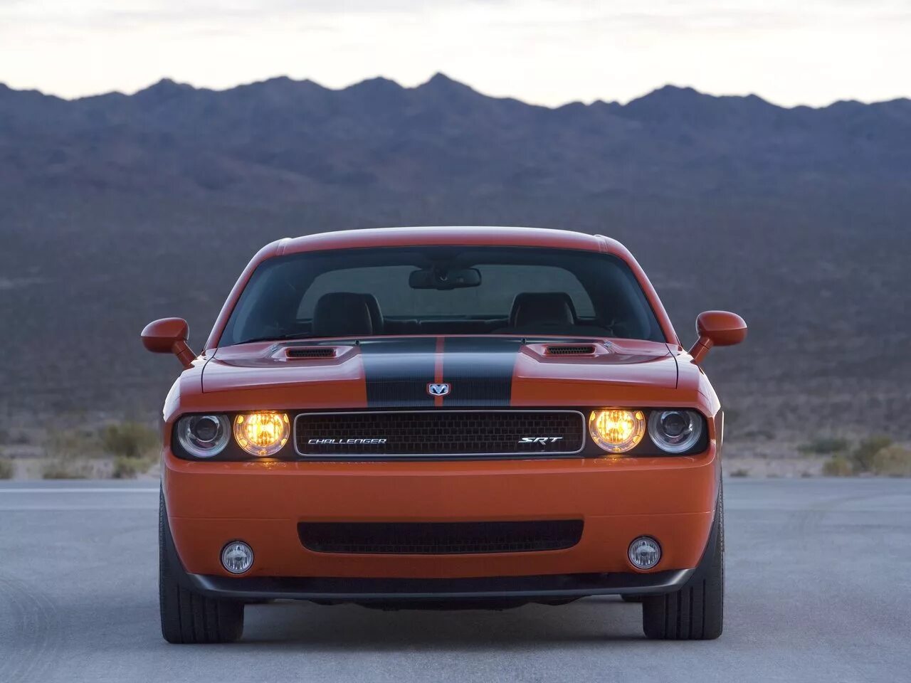 Картинки машин. Dodge Challenger srt8 2008. Додж Челленджер СРТ 2008. Додж Челленджер 2008. Додж Challenger srt8.