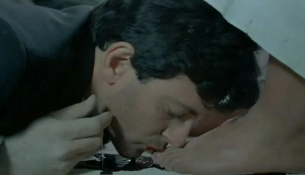 Фильм курьер мечтай о великом. Расскажи подскажи судьба шальная в тесном тамбуре. Шальная пуля фильм 2020. Расскажи подскажи судьба шальная в тесном тамбуре. Кэти габараева шальная жизнь.