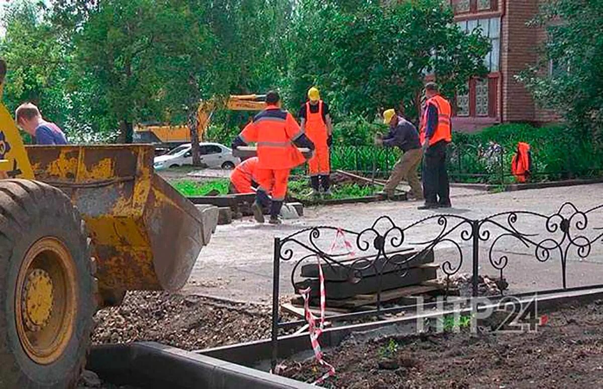 Камера дворов нижнекамска. Наш двор Нижнекамск. Благоустроенный двор Нижнекамск. Ремонт дорог по программе «наш двор». Нижнекамск мой двор.