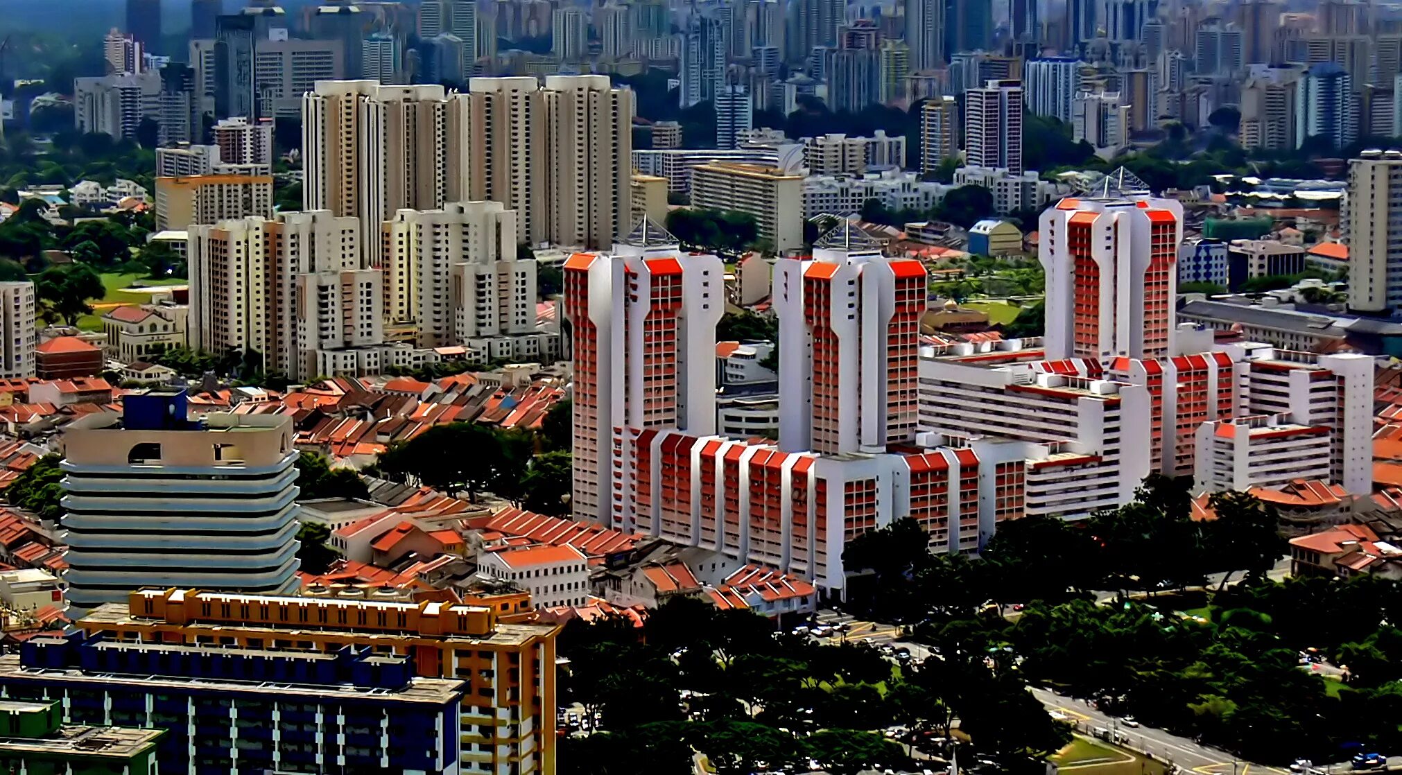 Новые города за 15 лет. Сингапур окраины. Сингапур окраины фото. Жилой комплекс в Сингапуре. ЖК интерлейс в Сингапуре.
