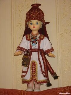 Мордовская кукла в национальном костюме