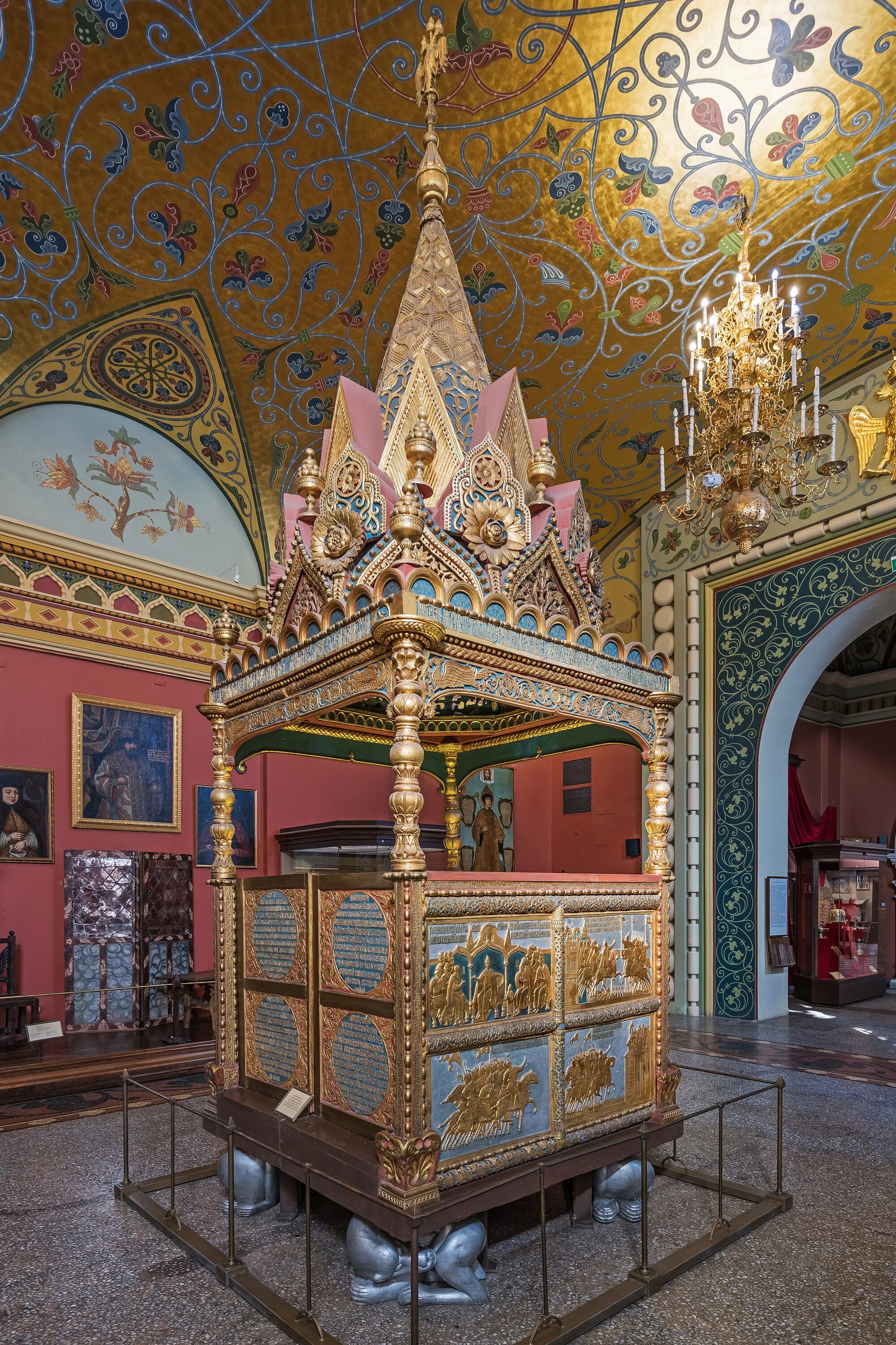 Трон ивана грозного в успенском соборе. Царское место софийский собор новгород. Копия царское место ивана грозного исторический музей. Царское место или мономахов трон 1551 ивана грозного в успенском соборе. Молельное место ивана грозного в успенском соборе.