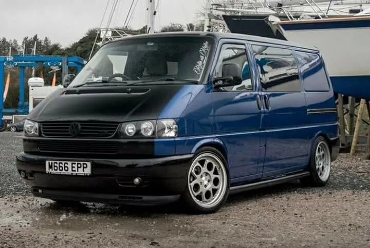 Купить т4 в спб. Фольксваген Каравелла т4. Volkswagen Transporter t4 синий. Фольксваген т4 Рестайлинг. Фольксваген т4 Каравелла синий.