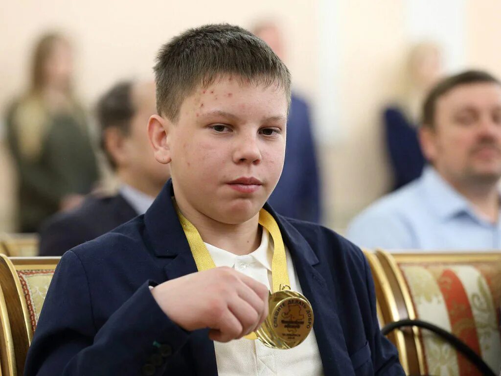 Мальчик спас деревню. Мальчик спас деревню