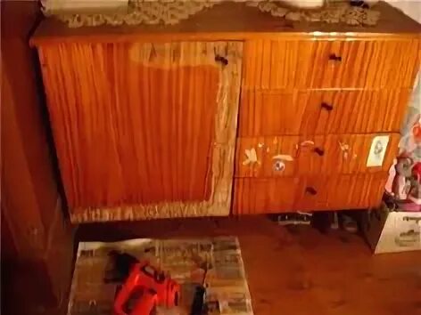 Как снять с мебели старую. Покраска старой полированной мебели. покраска шкафа своими руками. перекраска полированной тумбочки. стенка советская лакированная.
