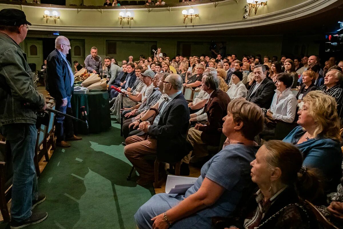 открытие или открывание. правое и левое открывание дверей. дверь правая наружу. закрыть окно. как понять левая или правая дверь входная.