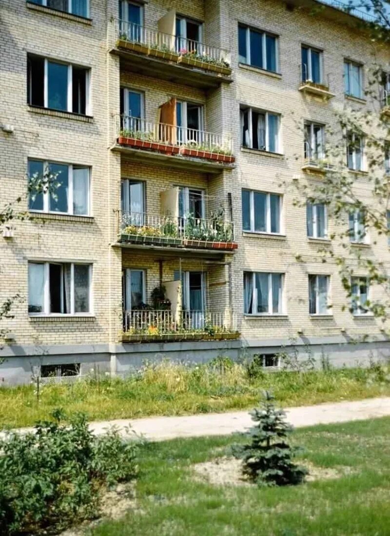 Хрущевки 1957. Как выглядят советские дома. Архитектура ссср хрущевки. Как выглядят советские дома. Советская империя хрущевки.