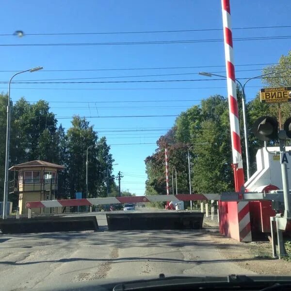 Переезд парголово. Парголово фото города. Закрытие переезда в каменке. Вокзал парголово спб. Переезд парголово.
