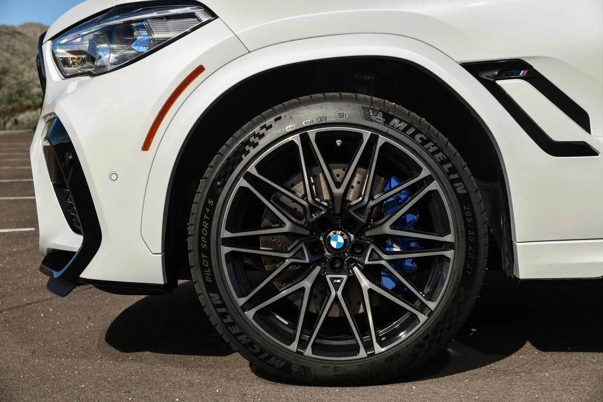Диски x5m. Bmw x6m wheels. диски bmw x6m. колеса bmw x6 r22 g05. бмв x6m competition.