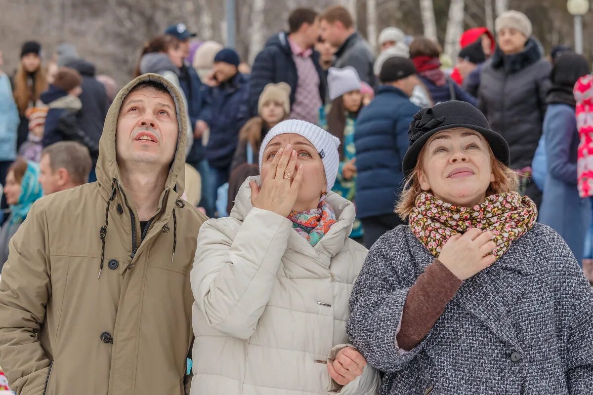 жители кемерово фото. кемерово митинг. кемерово люди на площади. репортаж кемерово. репортаж кемерово.