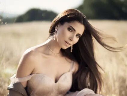 Roselyn Sanchez. 
